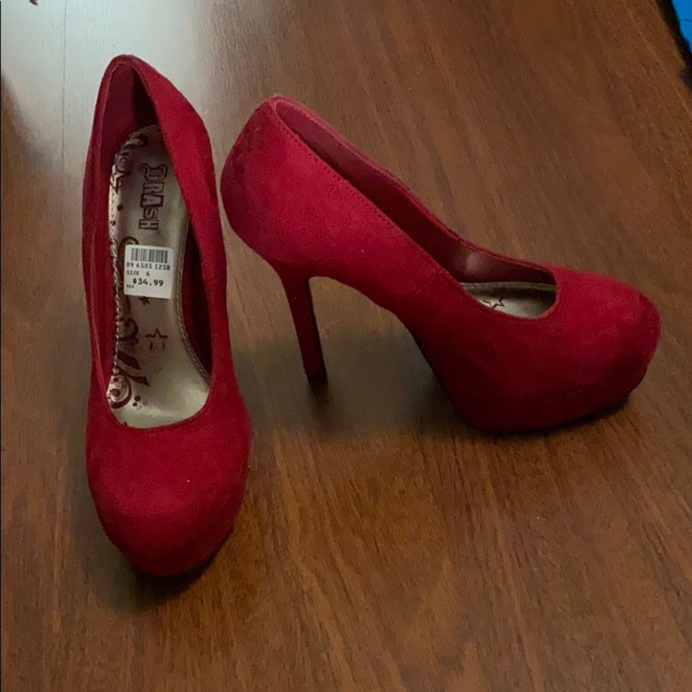 NawY Red suede pumps